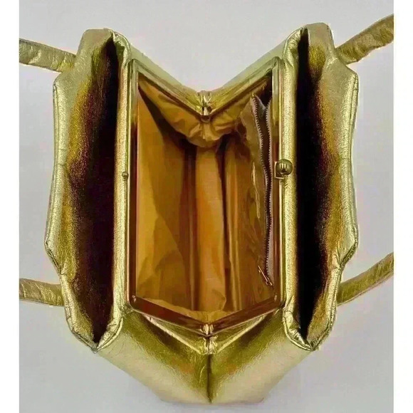 Vintage Ila of California Gold Shoulder Bag with Clasp Center Pocket - Picture 9 of 9